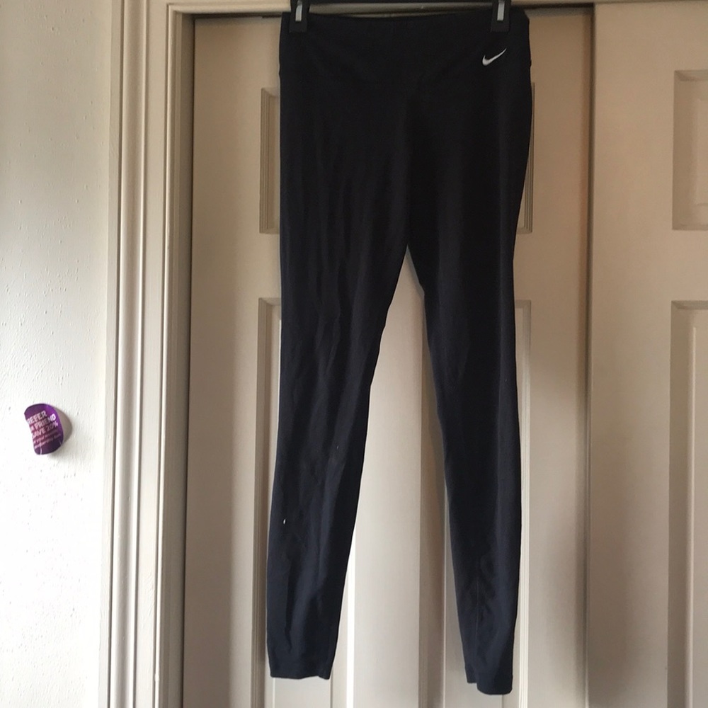 Black Nike leggings